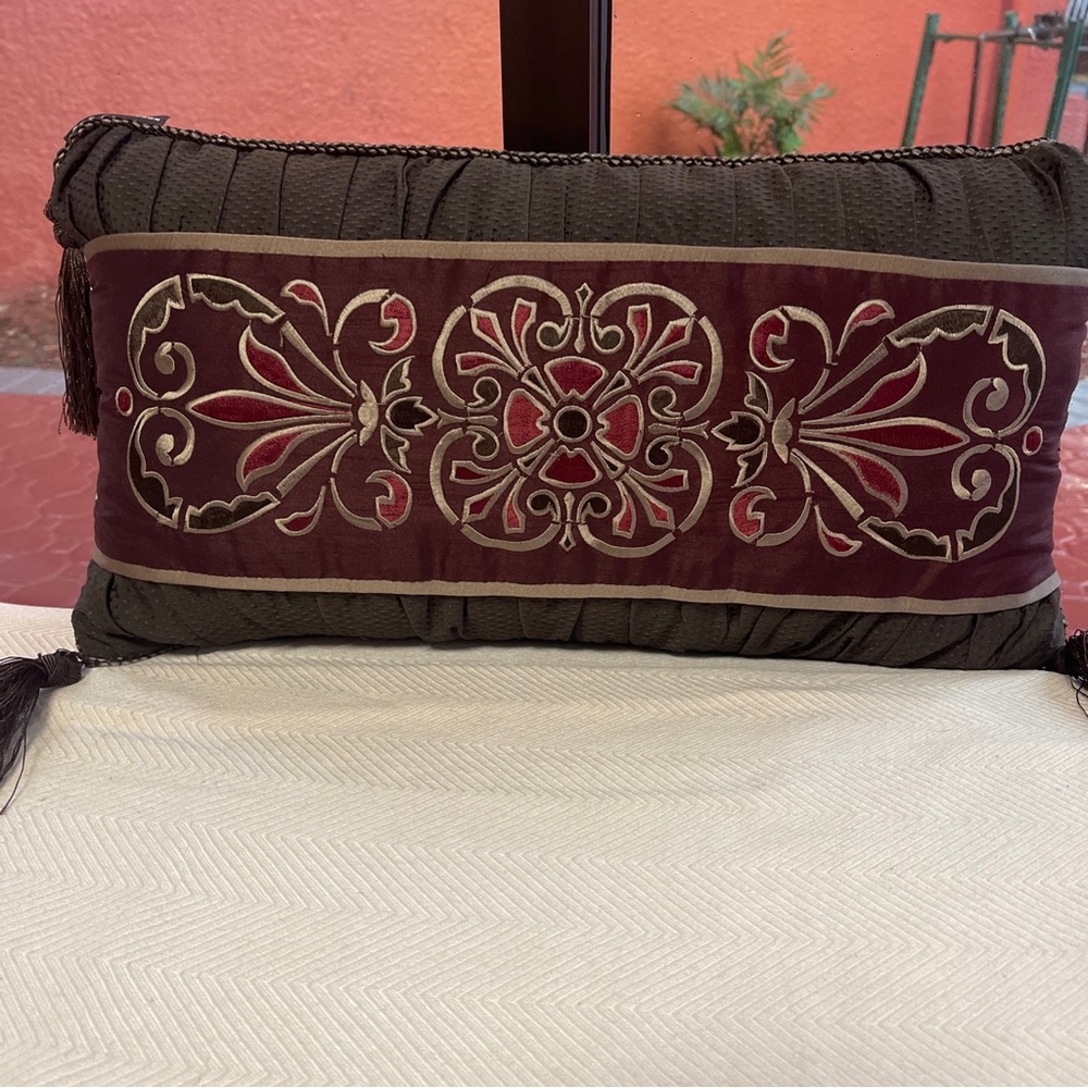 Robert Allen lumbar throw pillow
